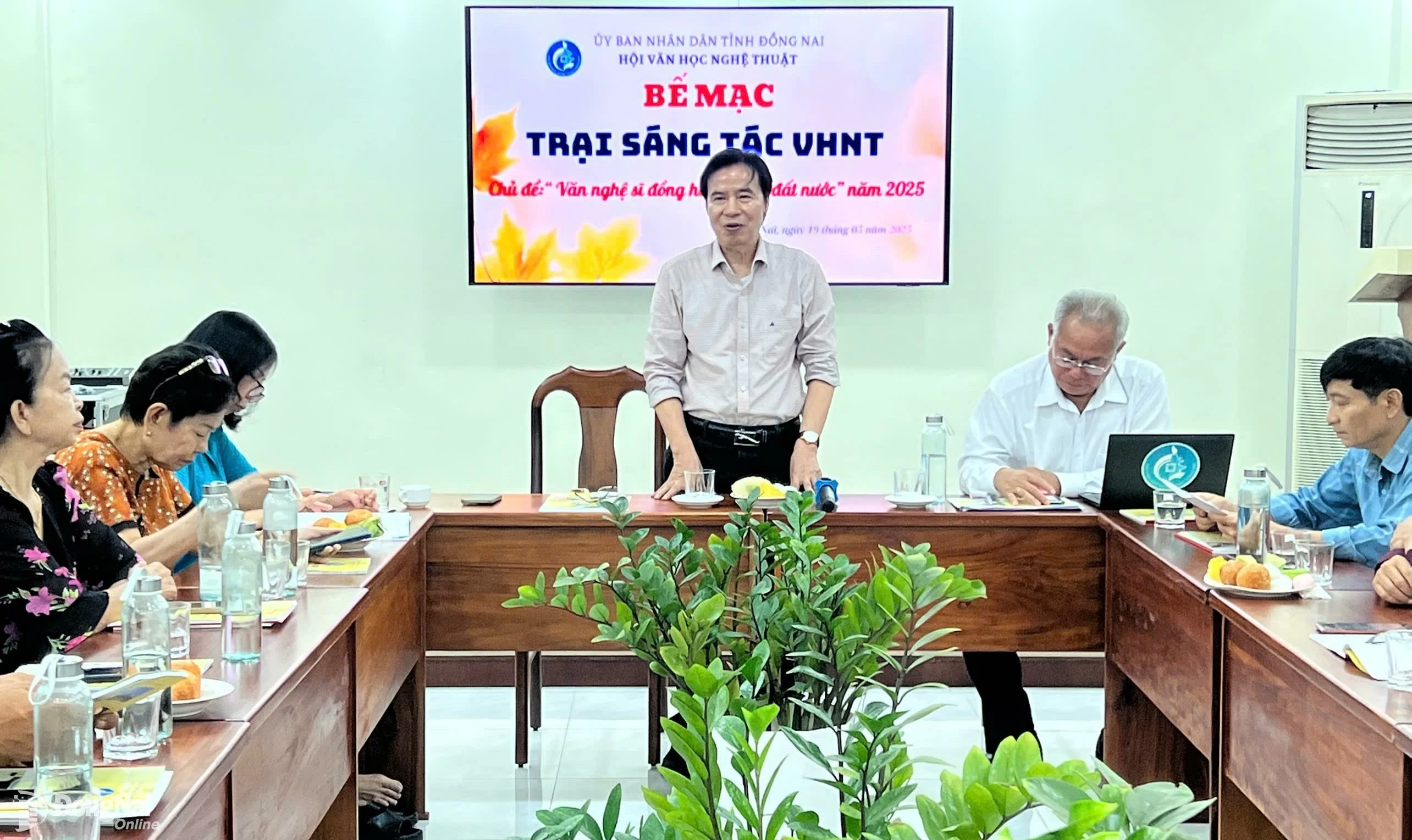 Nghệ sĩ Nhân dân Giang Mạnh Hà, Chủ tịch Hội Văn học nghệ thuật Đồng Nai phát biểu tại lễ bế mạc. Ảnh: Ly Na