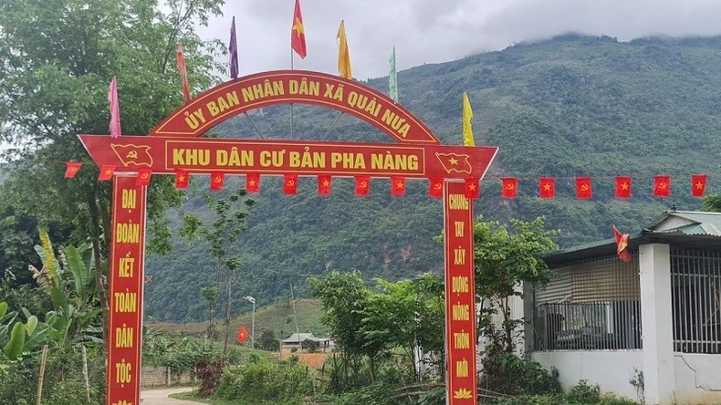 ទីក្រុង Dien Bien មានឃុំចំនួន ៣ ទៀតបានប្រគល់វិញ្ញាបនបត្រទទួលស្គាល់សម្រាប់ការបំពេញតាមស្តង់ដារជនបទថ្មី រូបថត ១
