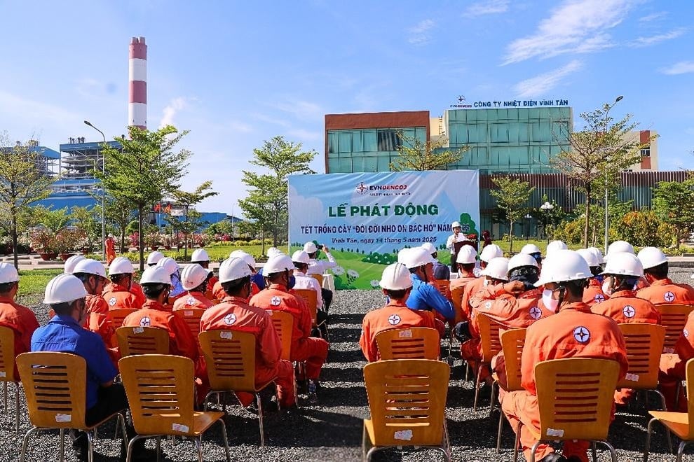 Hơn 300 cây xanh được trồng thêm tại Nhà máy nhiệt điện Vĩnh Tân 2 - 1