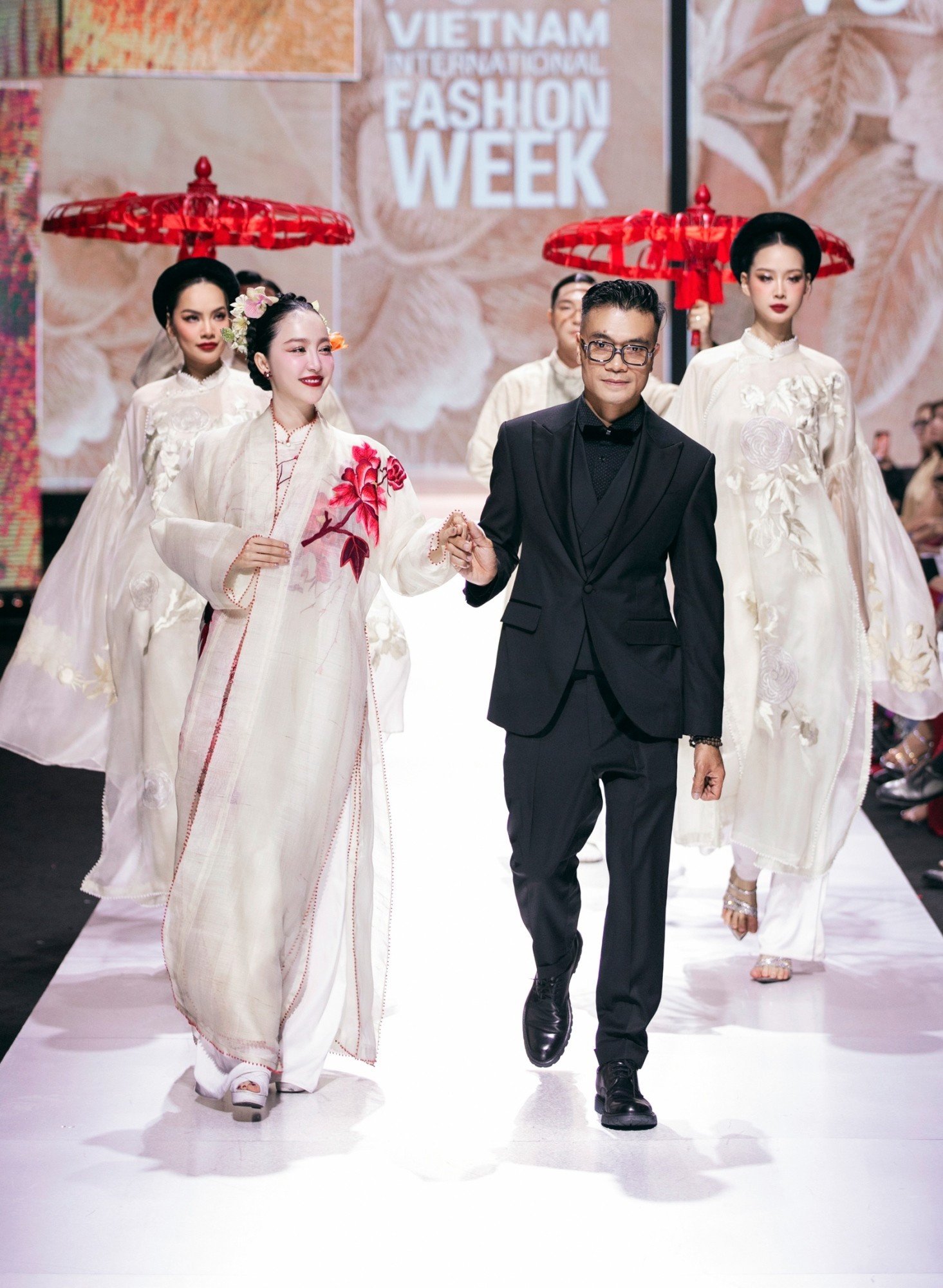 9-ntk-vu-viet-ha-tung-lam-mua-lam-gio-voi-bst-co-ay-la-ai-tai-avifw-s-s-2024-633.jpg