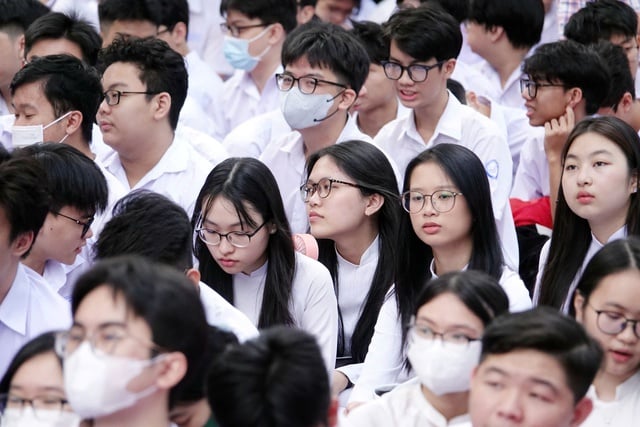 Bí quyết ôn thi tốt nghiệp THPT đạt điểm cao: Cách sắp xếp lại câu nhanh - Ảnh 1.