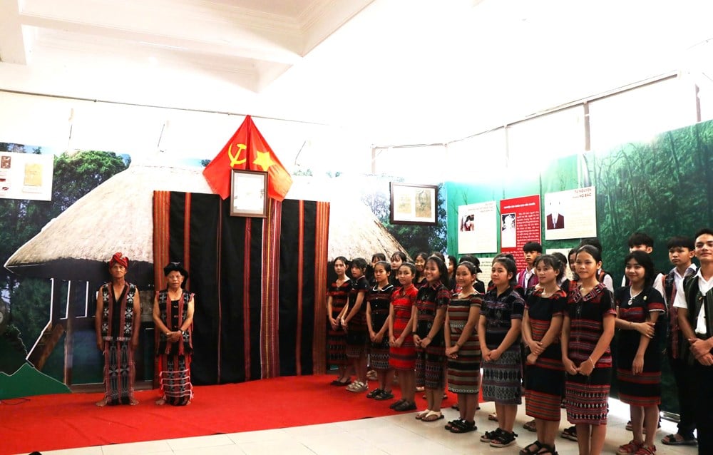 Recreación de la ceremonia de nombramiento de la familia Ho de los montañeses de A Luoi