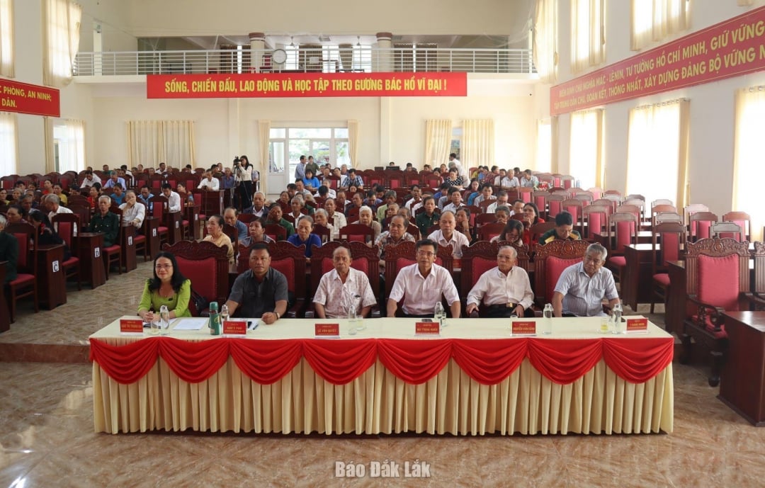Các đại biểu dự hội nghị.