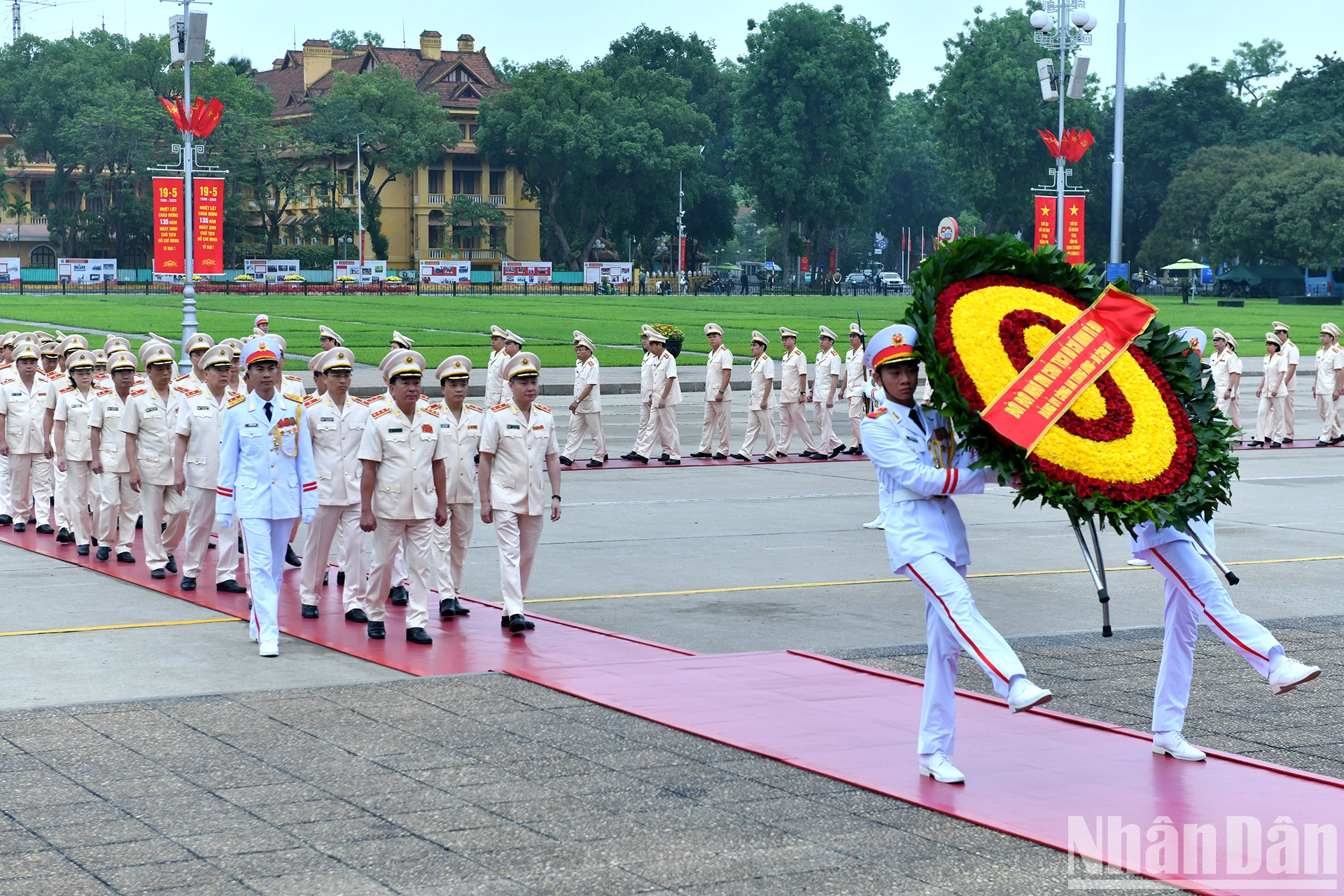[រូបថត] ថ្នាក់ដឹកនាំបក្ស និងរដ្ឋទៅទស្សនាវិមានប្រធានាធិបតីហូជីមិញ រូបថត ៧