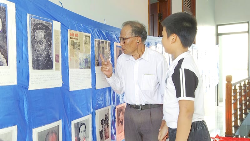 Với bộ sưu tập của mình, ông Nguyễn Đình Phong mong muốn thế hệ trẻ hôm nay hiểu về lịch sử và thêm yêu quê hương, đất nước.