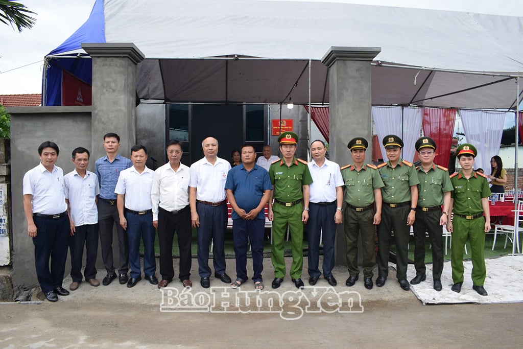 Khánh thành và bàn giao nhà ở tặng gia đình anh Trần Duy Phúc ở xã Thiện Phiến (Tiên Lữ)