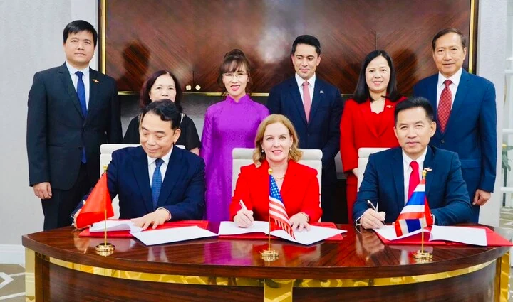Billionaire Nguyen Thi Phuong Thao transfers 50 Boeing aircraft to Vietjet Thailand