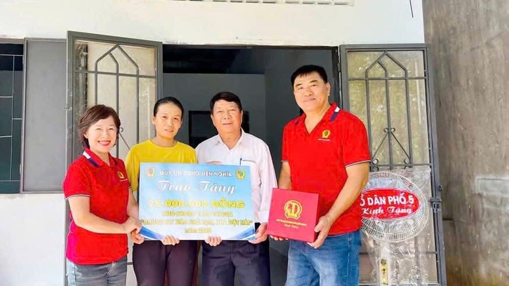 Lien Nghia People's Credit Fund gives support to Mrs. Pang's family