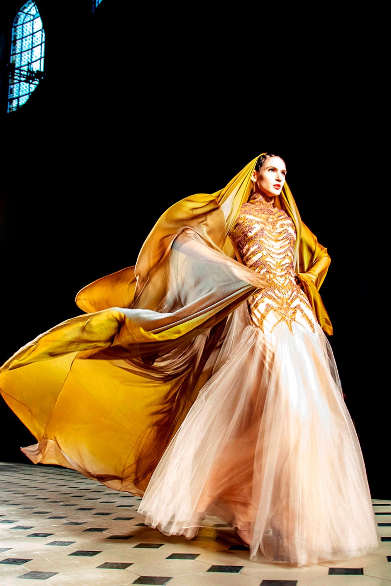 4-mot-thiet-ke-cua-thuong-hieu-julien-fournie-haute-couture.jpg