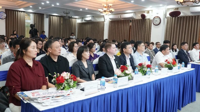 เปิดตัวโครงการฝึกอบรมครั้งแรกที่เน้นสอนภาษาเวียดนามเป็นภาษาต่างประเทศโดยเฉพาะ ภาพที่ 1