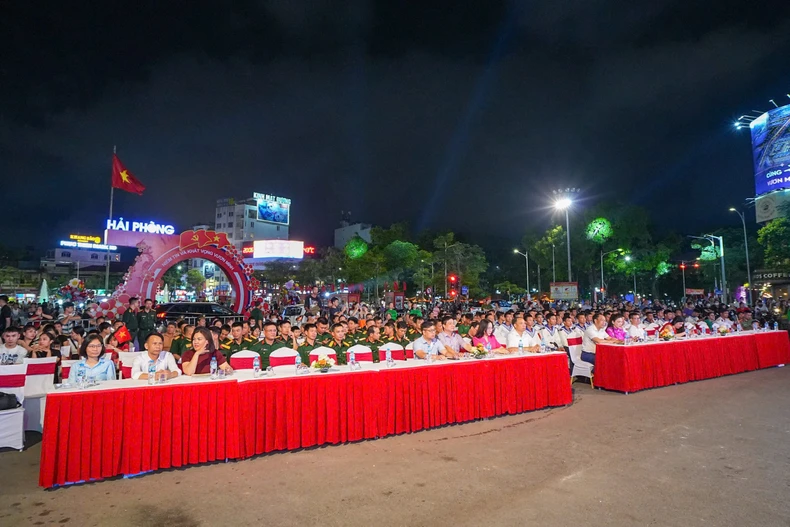 Hải Phòng tổ chức chương trình nghệ thuật đặc biệt mang tên “Hồ Chí Minh đẹp nhất tên Người” ảnh 1