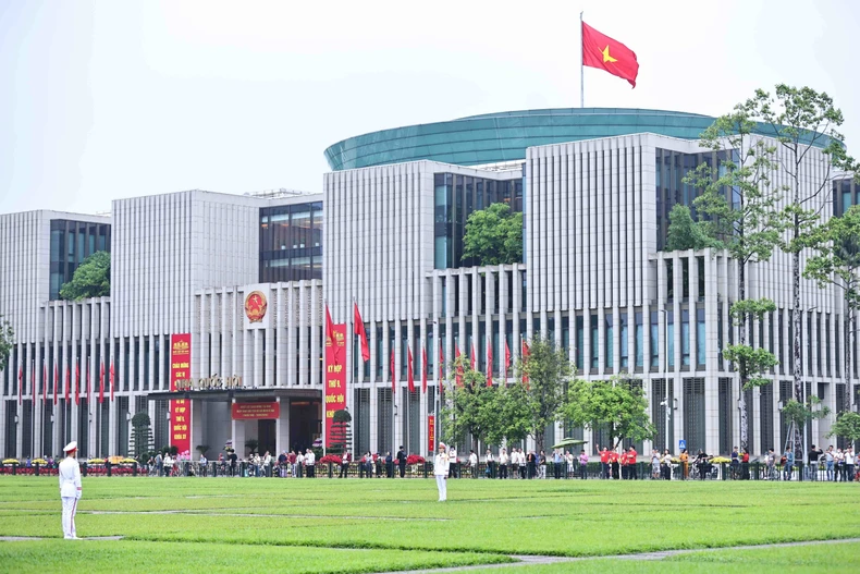 [Ảnh] Lễ chào cờ đặc biệt kỷ niệm 135 năm Ngày sinh Chủ tịch Hồ Chí Minh ảnh 7
