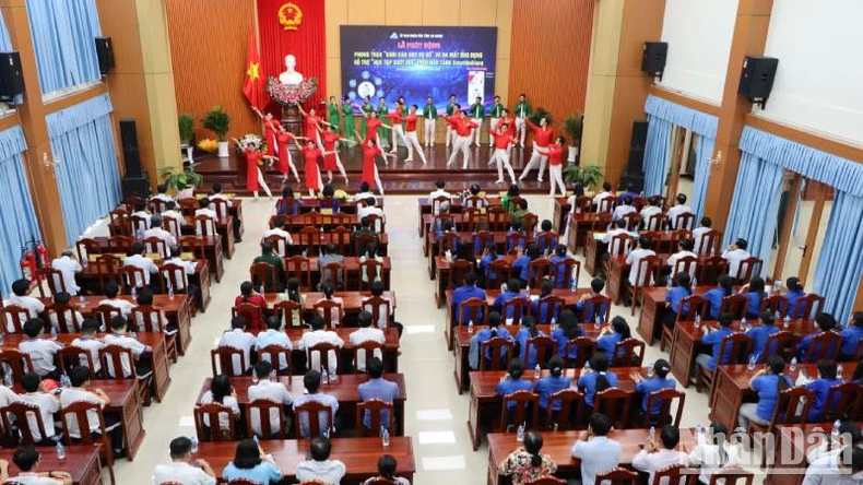 An Giang phát động phong trào "Bình dân học vụ số" ảnh 1