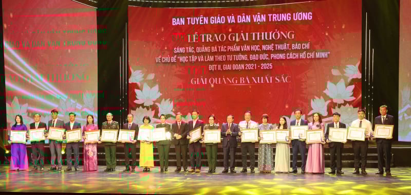 Trao giải thưởng sáng tác, quảng bá về “Học tập và làm theo tư tưởng, đạo đức, phong cách Hồ Chí Minh” -1