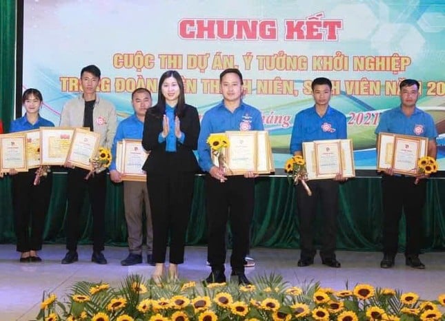 Chuyện về Thào A Lo - chàng trai khơi nguồn khát vọng thoát nghèo trên 'sống lưng khủng long' ảnh 4