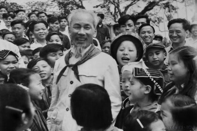 chu-tich-ho-chi-minh-2-610.jpg