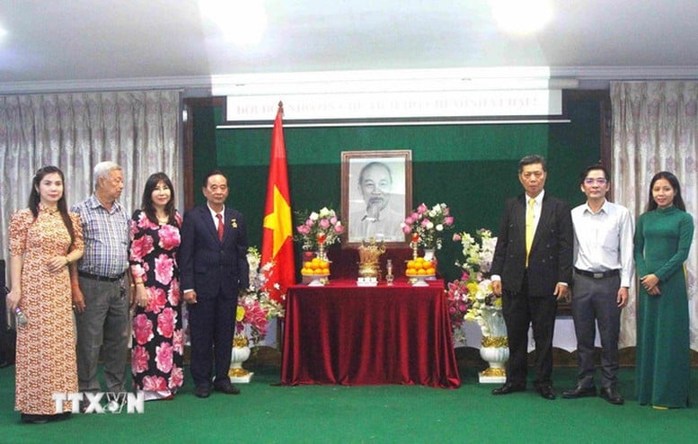 Nhiều hoạt động ý nghĩa kỷ niệm 135 năm Ngày sinh Chủ tịch Hồ Chí Minh tại các nước- Ảnh 3.