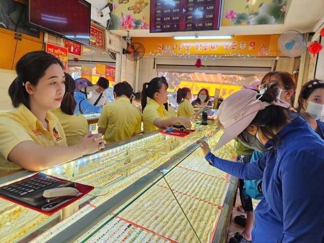 Giá vàng hôm nay 19-5: Vừa mở cửa, đồng loạt tăng trở lại  - Ảnh 1.
