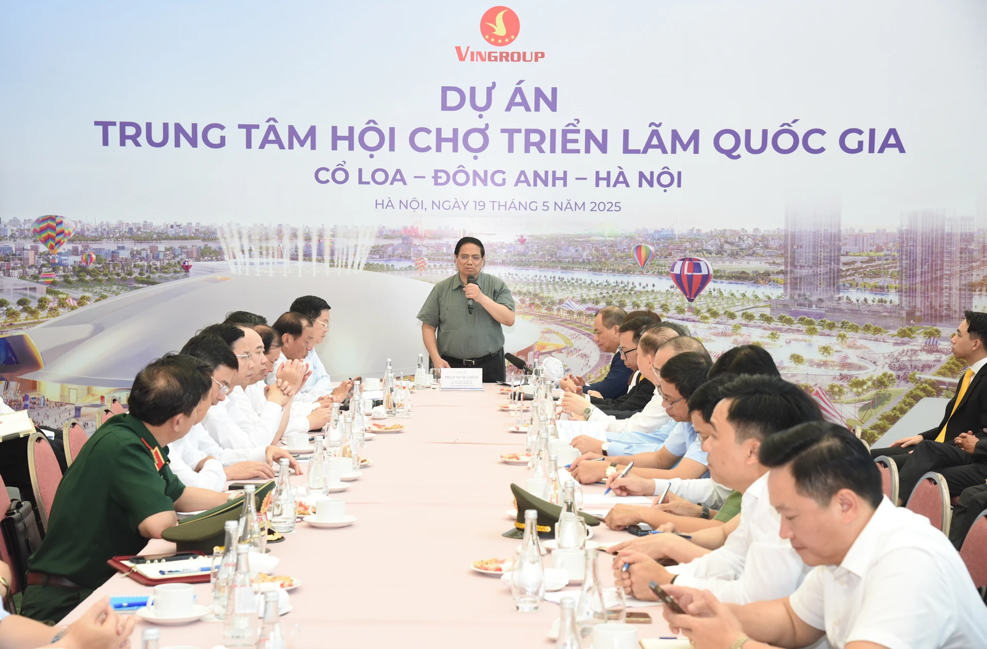 [Ảnh] Thủ tướng Phạm Minh Chính kiểm tra tiến độ dự án Trung tâm Hội chợ Triển lãm Quốc gia ảnh 5