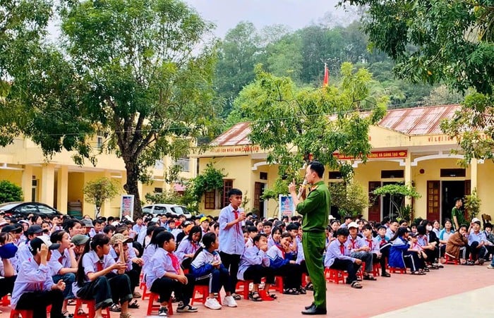 Trang bị kiến thức pháp luật và kỹ năng sống cho học sinh ở Thanh Hóa- Ảnh 1.
