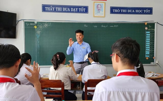 Thầy giáo trẻ vận dụng nhiều sáng kiến dạy học sinh khuyết tật - Ảnh 1.