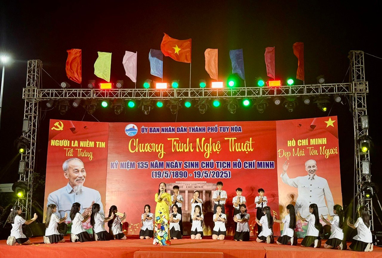 Một tiết mục văn nghệ tại chương trình. Ảnh: THANH HUY