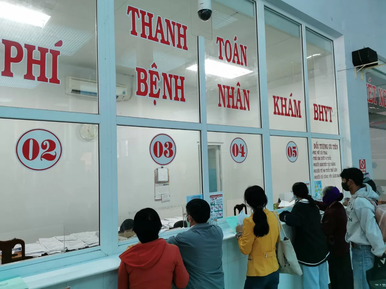 Chính thức từ 1/6 sẽ dừng cấp thẻ bảo hiểm y tế giấy