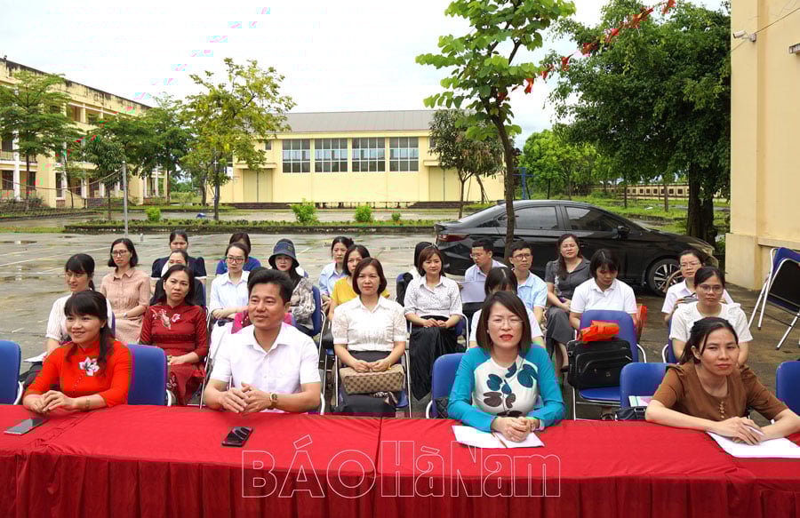 Trường THPT Lê Hoàn thi hát và kể chuyện về Bác Hồ