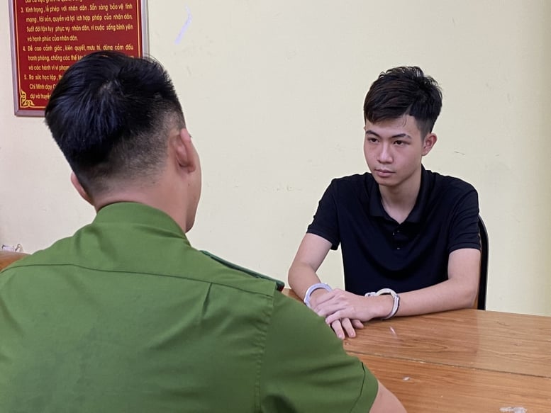 Bắt giữ khẩn cấp đối tượng đánh người nước ngoài trên phố đi bộ Bùi Viện- Ảnh 1.