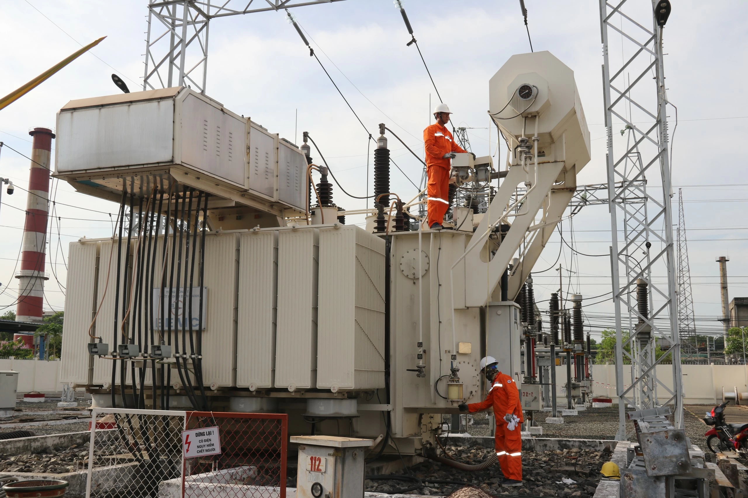 Trạm biến áp 110kV Gò Dầu có 2 máy biến áp, tổng công suất là 126MVA, cung ứng điện cho khu công nghiệp Gò Dầu và vùng phụ cận. Ảnh: Thy Hà