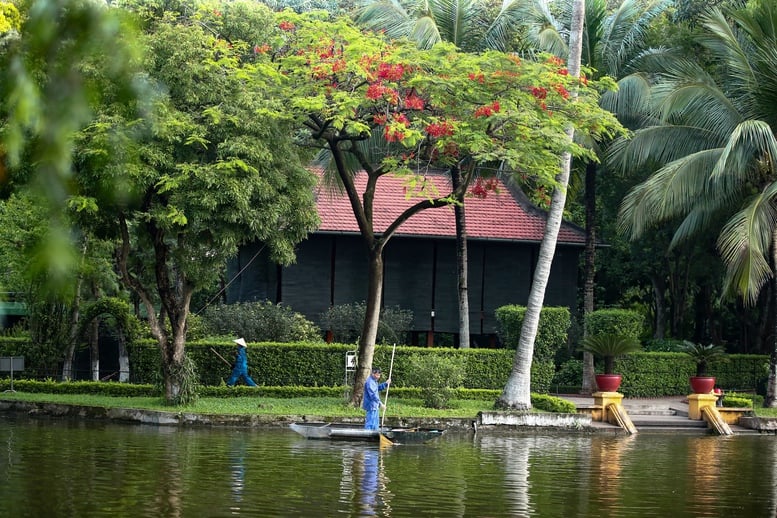 Sáng tháng 5 cùng những người thầm lặng chăm sóc Khu di tích Chủ tịch Hồ Chí Minh tại Phủ Chủ tịch- Ảnh 1.