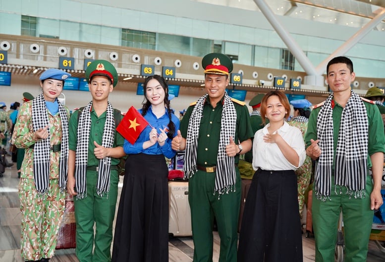 TPHCM tiễn các lực lượng tham gia diễu binh, diễu hành trở về đơn vị- Ảnh 3.