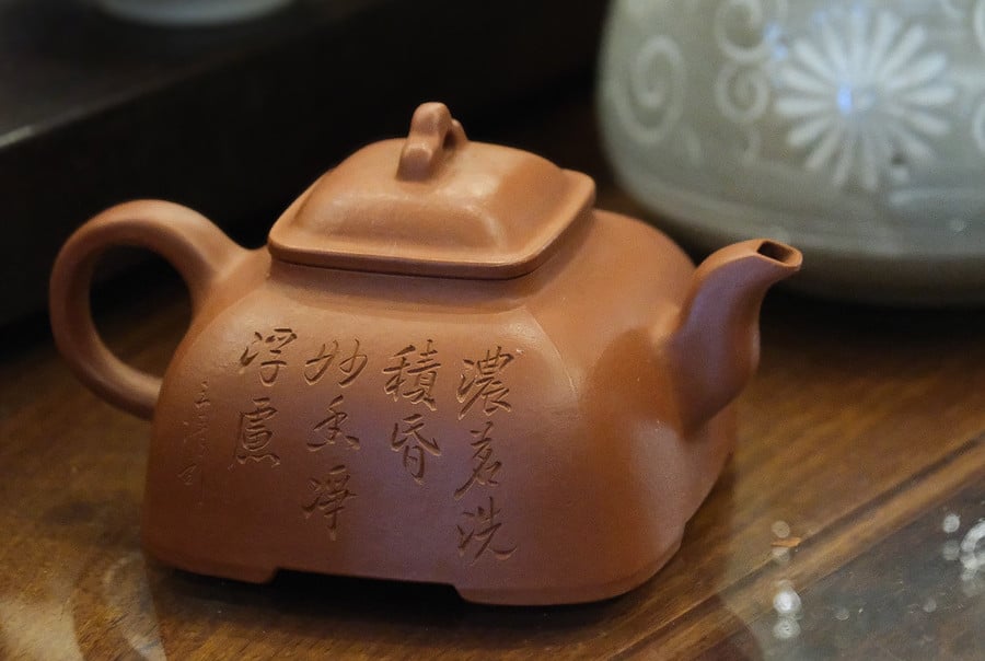 am-ho-lang-voi-hinh-cay-cau-kieu-tren-nap-am-co-gia-tren-20-trieu-dong-thuoc-bo-suu-tap-am-cua-anh-bui-huy-thong.jpg