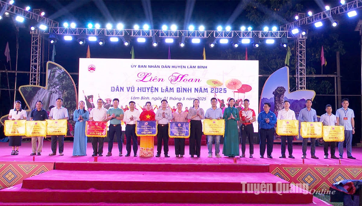 150 diễn viên tham gia Liên hoan dân vũ huyện Lâm Bình