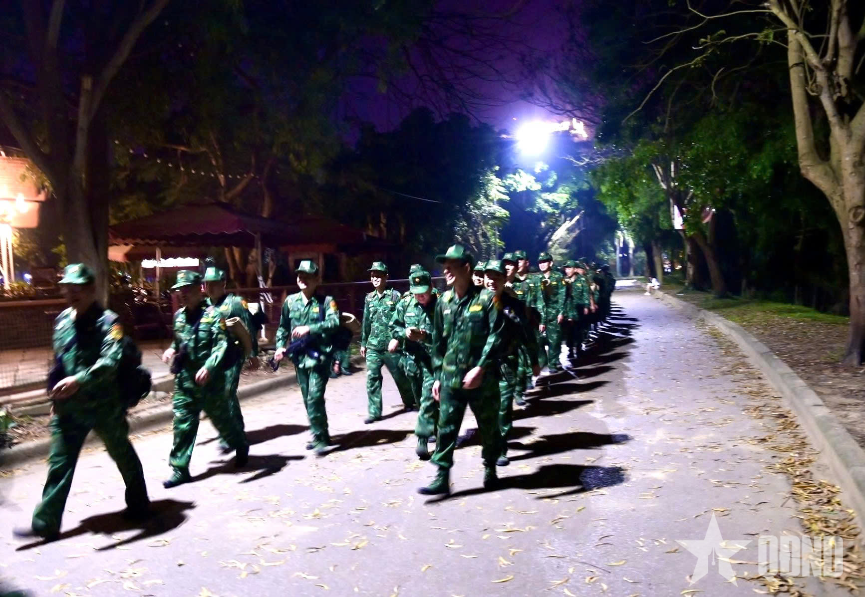 ទាហានដើរក្បួននៅពេលយប់ ការហ្វឹកហាត់កាយសម្បទា