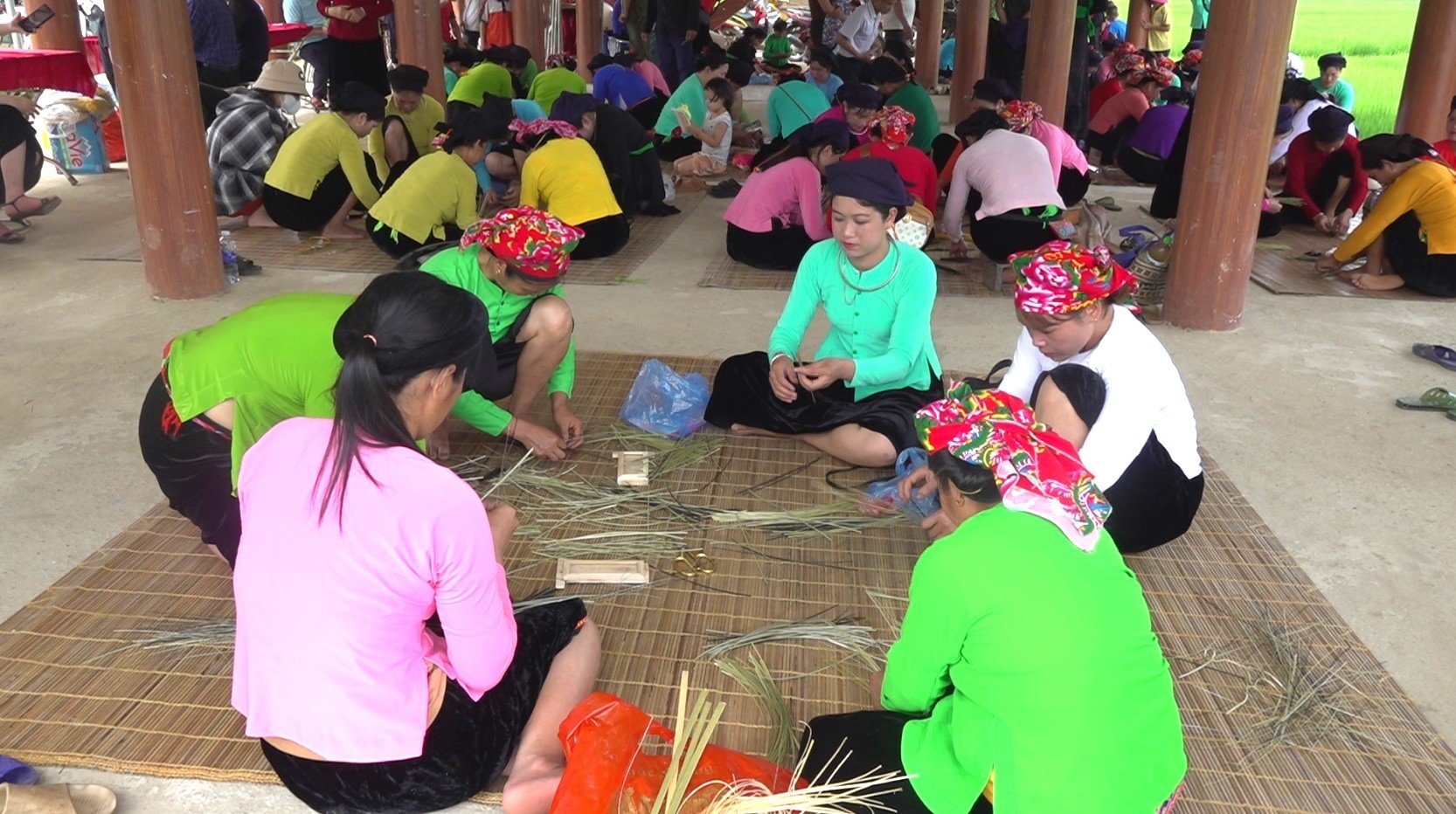 cac-doi-thi-trinh-dien-tay-nghe-dan-lat.jpg