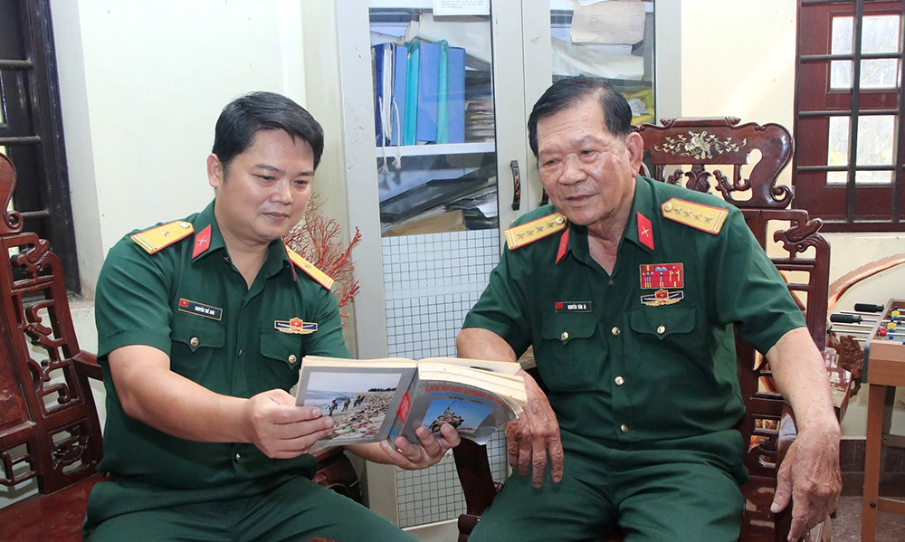 Người hai lần hạ máy bay địch