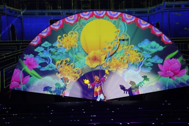Quảng Ninh đãi khách bằng carnaval Hạ Long rực rỡ sắc màu- Ảnh 4.