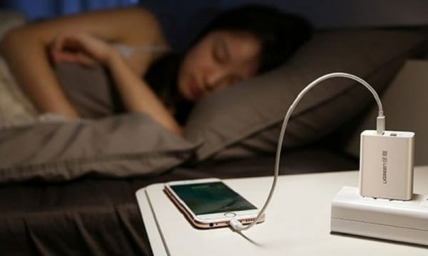 Apple giải đáp việc có nên sạc iPhone qua đêm hay không?