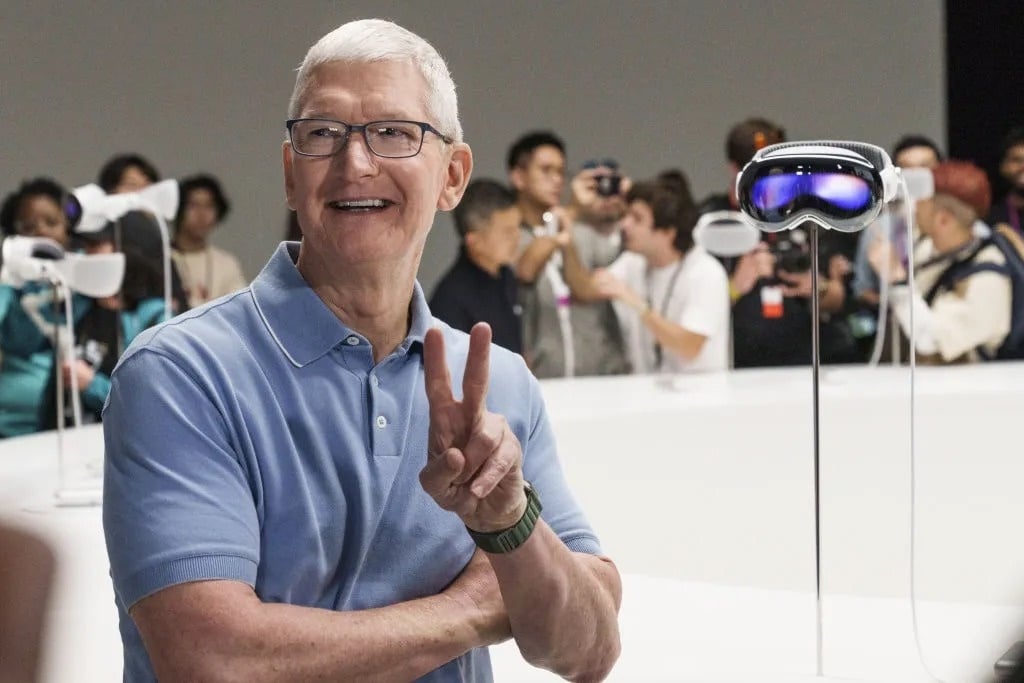 Apple Vision Pro,  Vision Pro la gi,  Vision Pro 2,  Tim Cook Vision Pro,  kinh thong minh anh 3