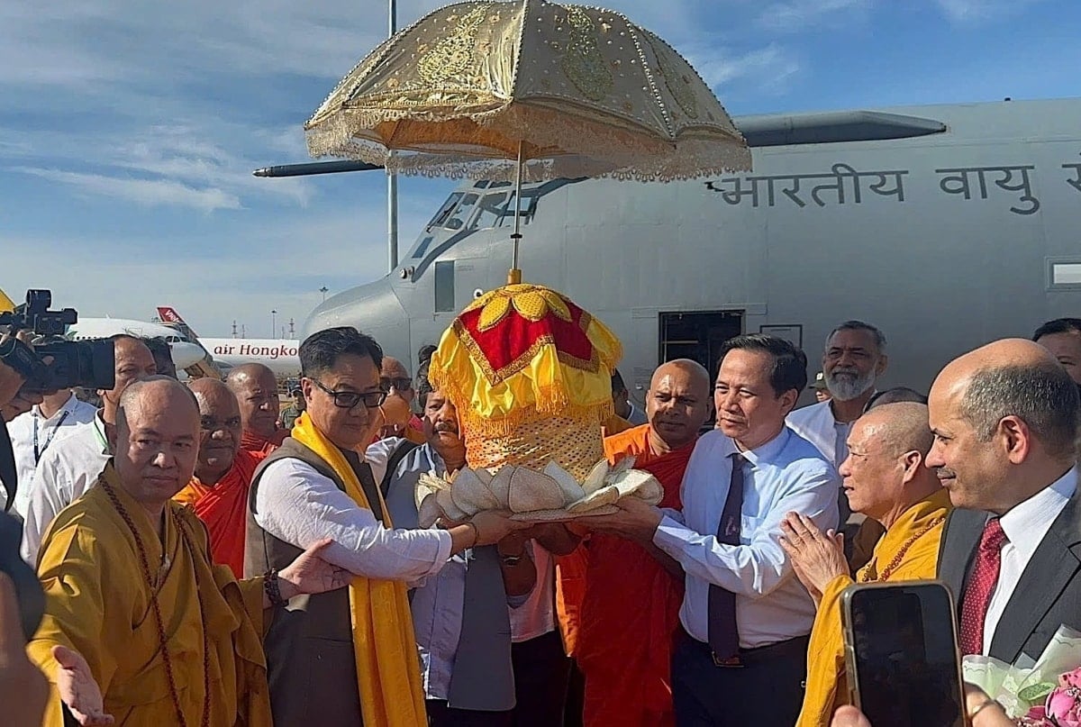 Spezialflugzeug bringt Reliquien von Buddha Shakyamuni nach Ho-Chi-Minh-Stadt