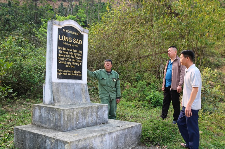 t4-di-tich-lich-su-lung-sao-noi-bac-ho-va-doan-cong-tac-dung-chan-nghi-tren-duong-tu-pac-bo-cao-bang-ve-tan-trao-tuyen-quang.jpg