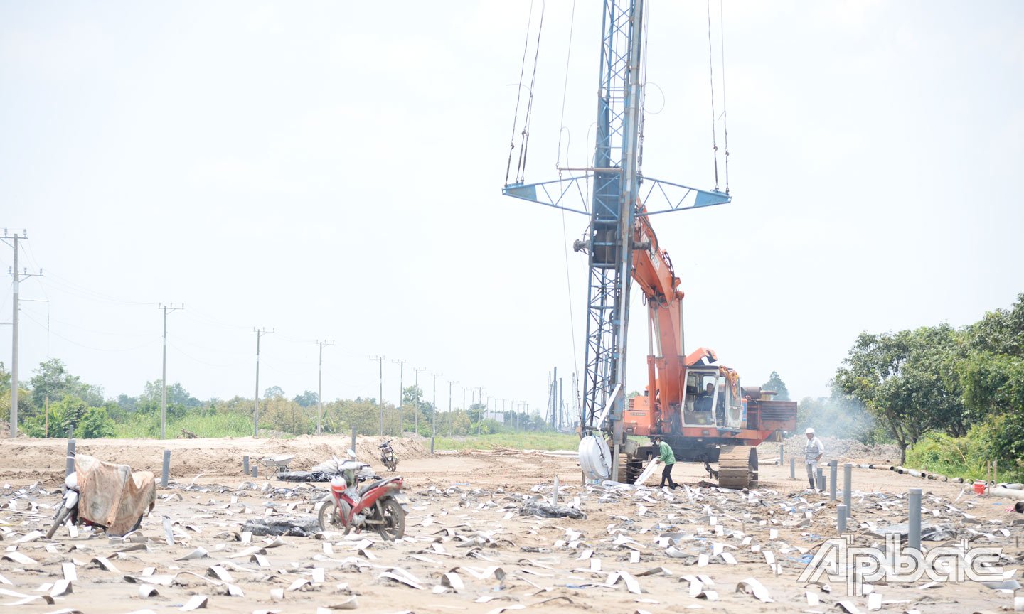 Thi công "xuyên lễ", đẩy nhanh tiến độ công trình