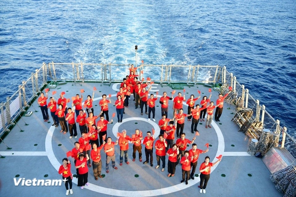 Hải trình ý nghĩa đưa kiều bào ra thăm Trường Sa, Nhà giàn DK1