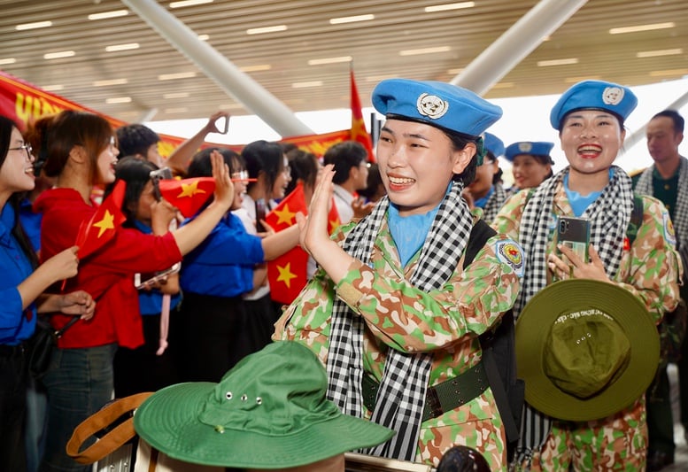 TPHCM tiễn các lực lượng tham gia diễu binh, diễu hành trở về đơn vị- Ảnh 6.