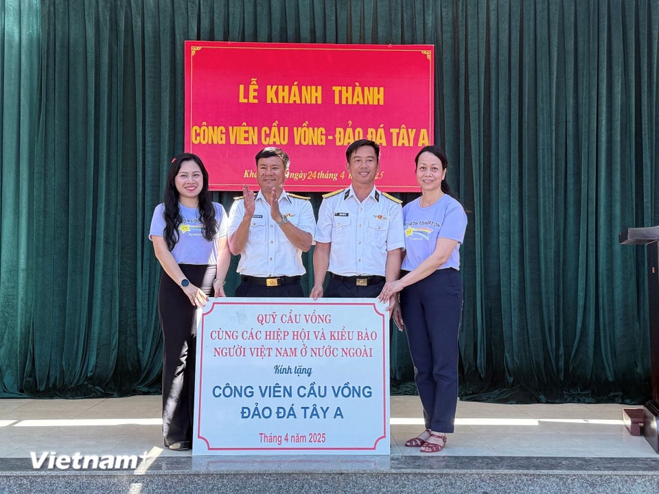 Inauguration of Rainbow Park on Da Tay A Island. (Photo: Huy Khanh/Vietnam+)