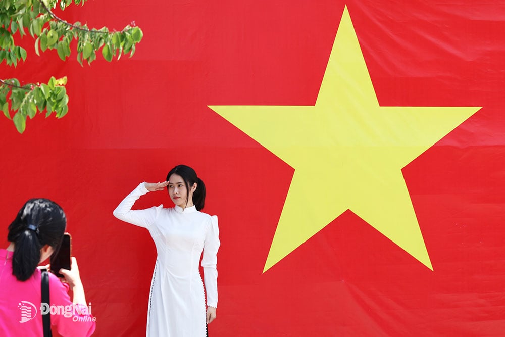 Thành phố Hồ Chí Minh tưng bừng đón đại lễ 30-4