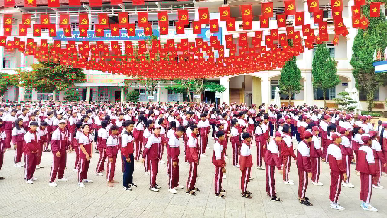 Lan tỏa tình yêu Tổ quốc từ những tuyến đường cờ, hoa