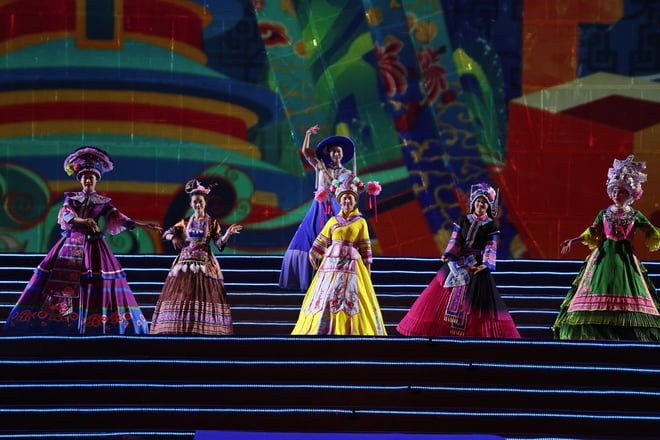 Quảng Ninh đãi khách bằng carnaval Hạ Long rực rỡ sắc màu- Ảnh 5.