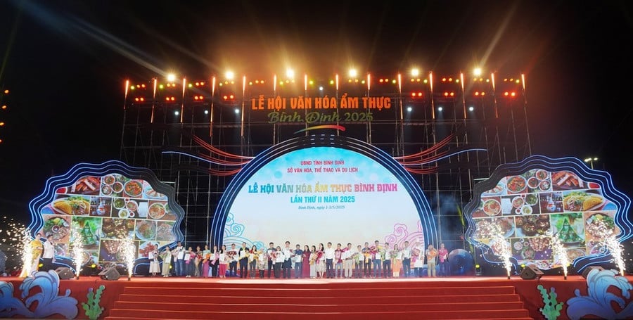 Vinh danh các đơn vị, đầu bếp, chuyên gia ẩm thực tại đêm khai mạc